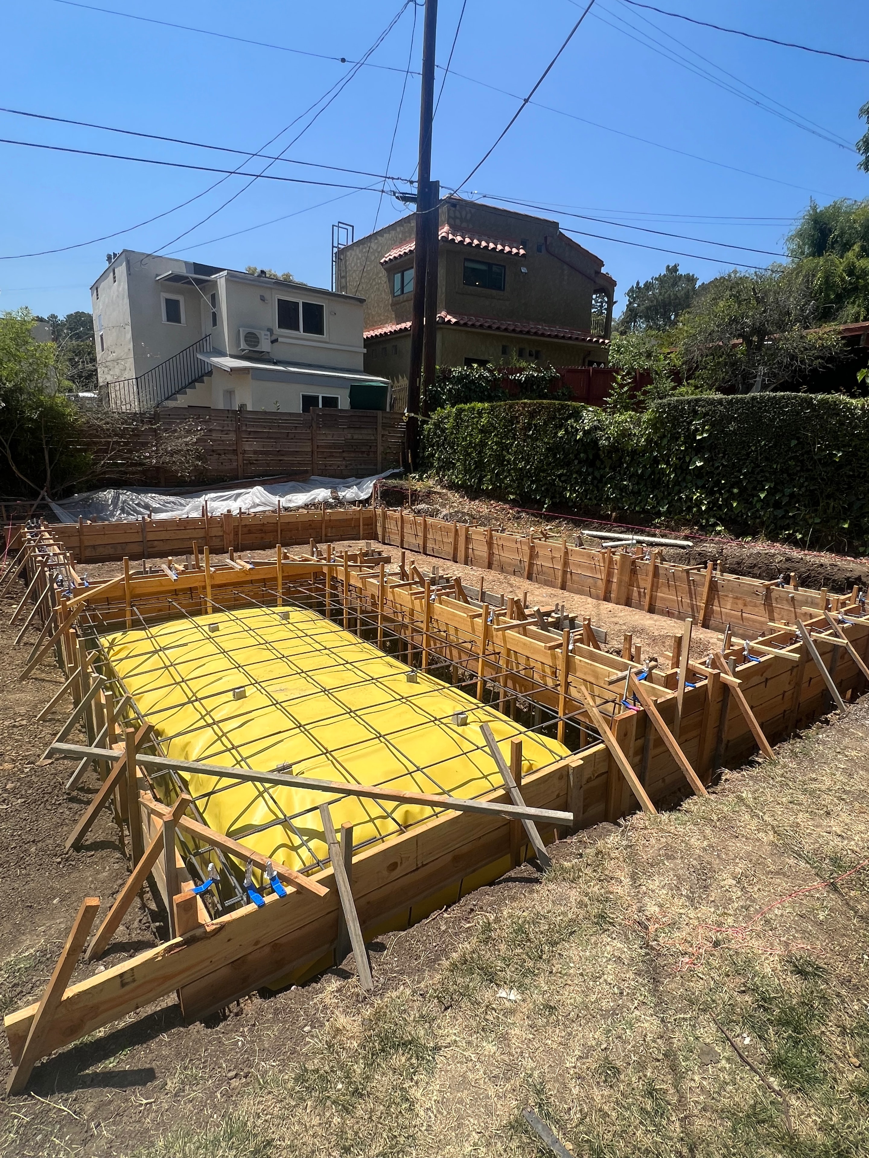 Concrete stemwall raised foundation with structural slab and rebar mesh under construction for ADU accessory dwelling unit in Los Angeles, CA by Concrete Etc., Inc.