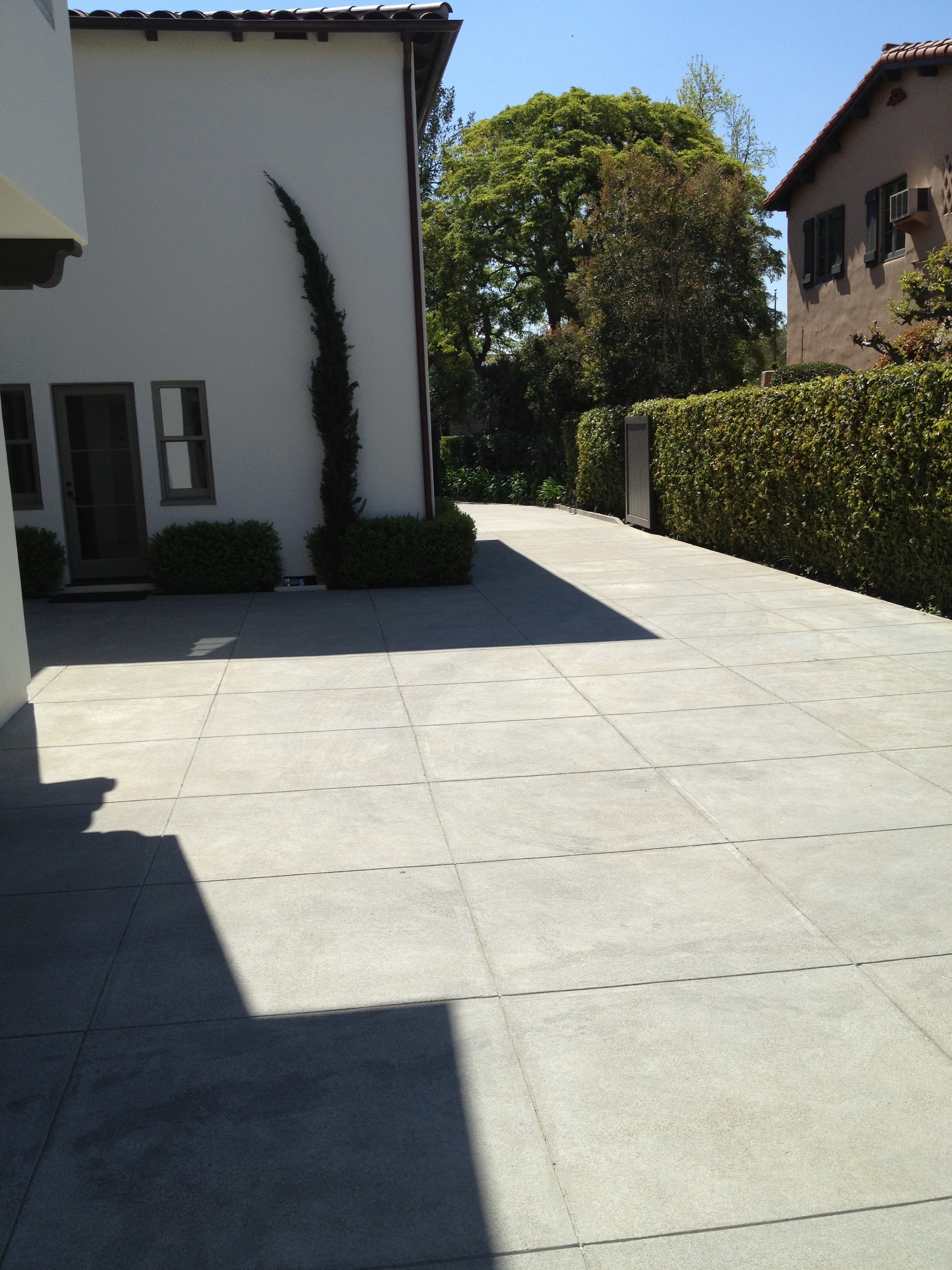 Sand finish concrete driveway with decorative score line layout in Pasadena, CA