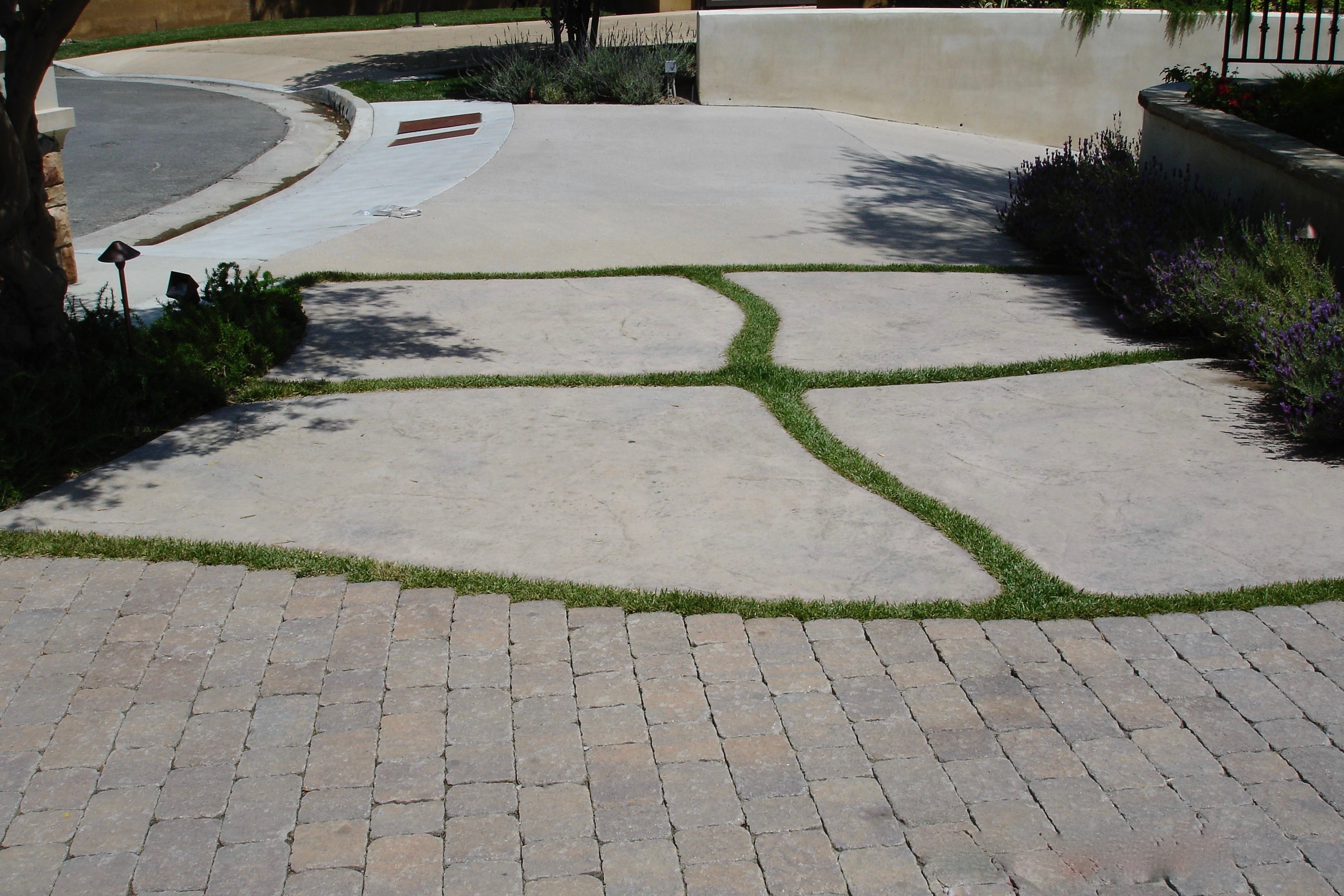 Custom concrete driveway and decorative flatwork installed in Altadena, CA by Concrete Etc., Inc.